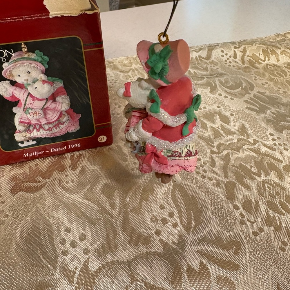 Carlton Cards 1996 Mother Bear Ornament - Pink and Green - Picture 5 of 9